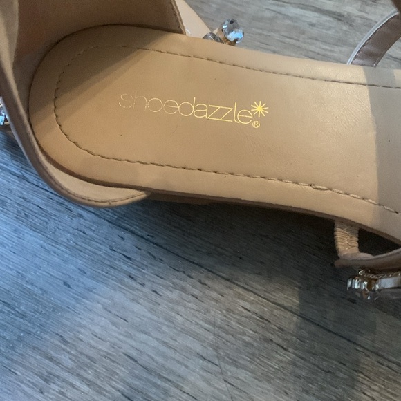Shoedazzle Rhinestone Embellished Taupe Sandals GUC 9.5 - Picture 3 of 9